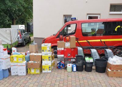 Mecklenburger Feuerwehr mit Gütern für Flutopfer